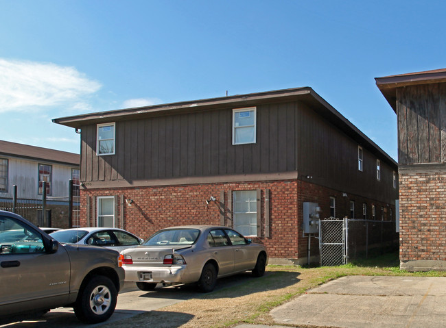 6800-6808 Tara Ln in New Orleans, LA - Foto de edificio - Building Photo