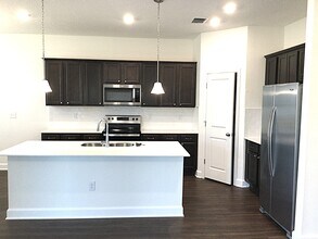 1016 Walden Pond Dr in Plant City, FL - Building Photo - Building Photo