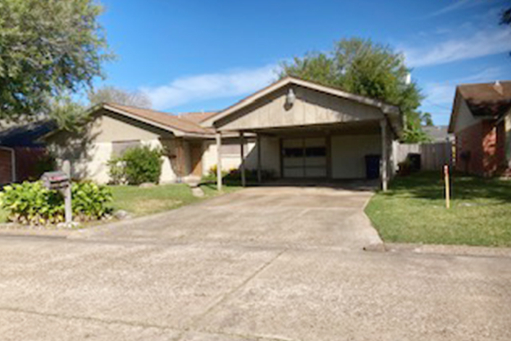 2806 Westbury Ln in Texas City, TX - Building Photo