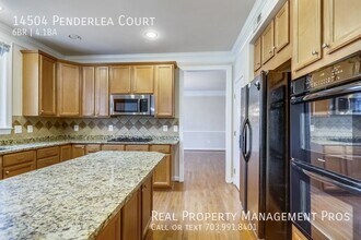 14504 Penderlea Ct in Gainesville, VA - Foto de edificio - Building Photo