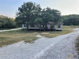 136 Sonnyland Dr in Canyon Lake, TX - Building Photo