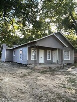 301 W College St in Athens, TX - Building Photo