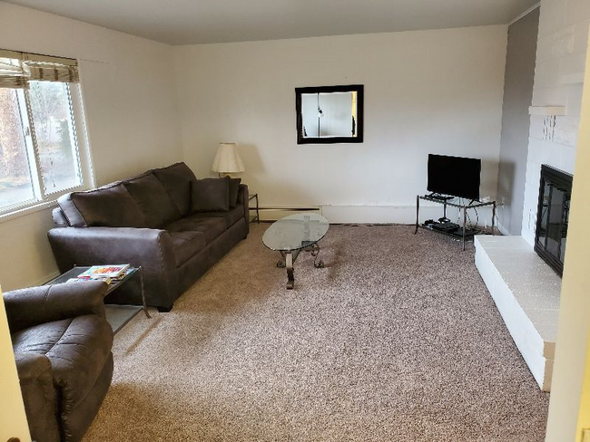 705 SE Scenic View Dr in College Place, WA - Foto de edificio - Building Photo
