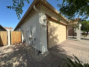 5708 N 88th Ave in Glendale, AZ - Foto de edificio - Building Photo