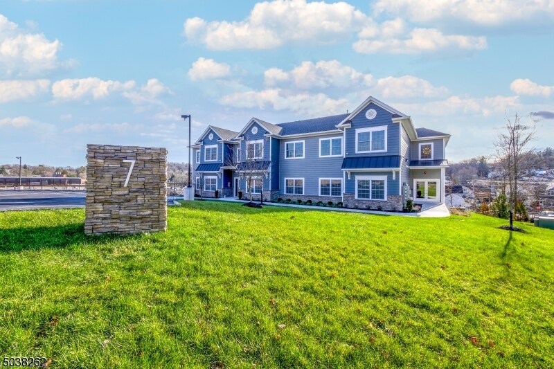7 Whitteck St-Unit -205 in Butler, NJ - Foto de edificio