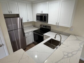 43324 Grimmer Blvd in Fremont, CA - Foto de edificio - Building Photo