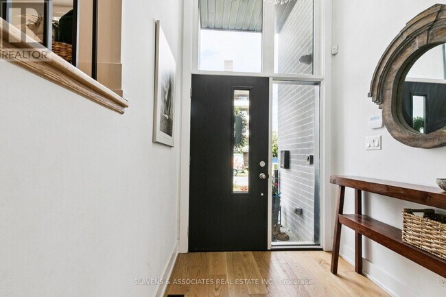 1040 Enola Ave in Mississauga, ON - Building Photo - Building Photo