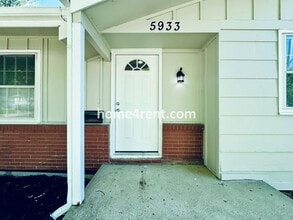 5933 Sterling Ave in Raytown, MO - Building Photo - Building Photo