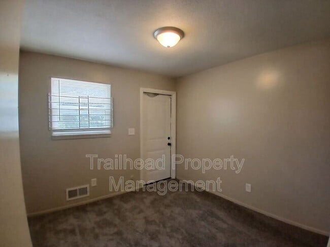 3325 S Oxford Ave in Independence, MO - Building Photo - Building Photo