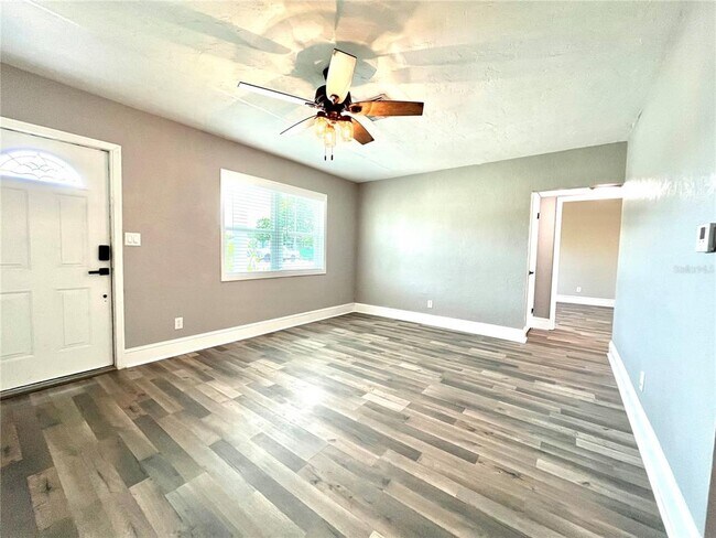 801 40th Ave NE in St. Petersburg, FL - Building Photo - Building Photo