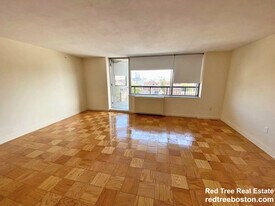 75 Monmouth St, Unit 101-308 in Brookline, MA - Building Photo