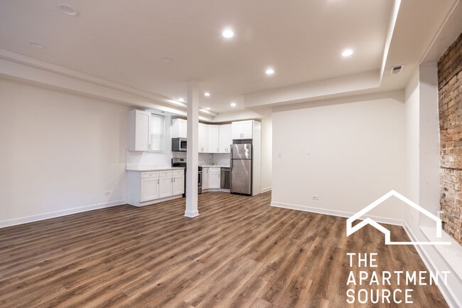 2112 N Campbell Ave, Unit G in Chicago, IL - Building Photo - Building Photo