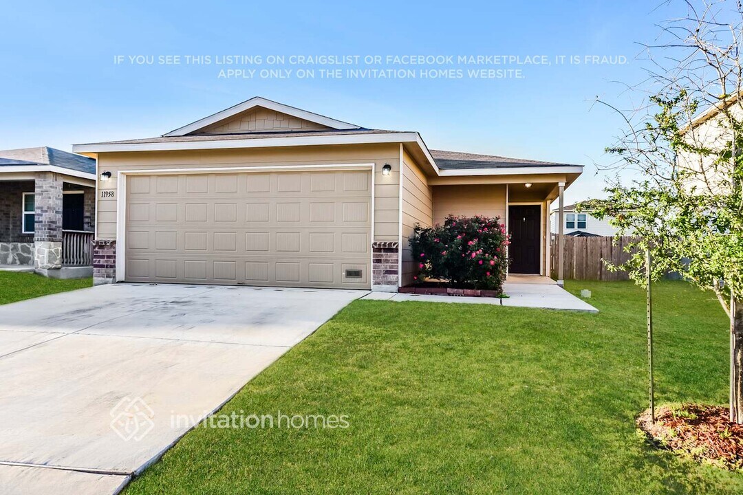 11958 Horse Cyn in San Antonio, TX - Building Photo
