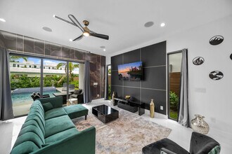 547 NE 16th Ave in Fort Lauderdale, FL - Building Photo - Building Photo