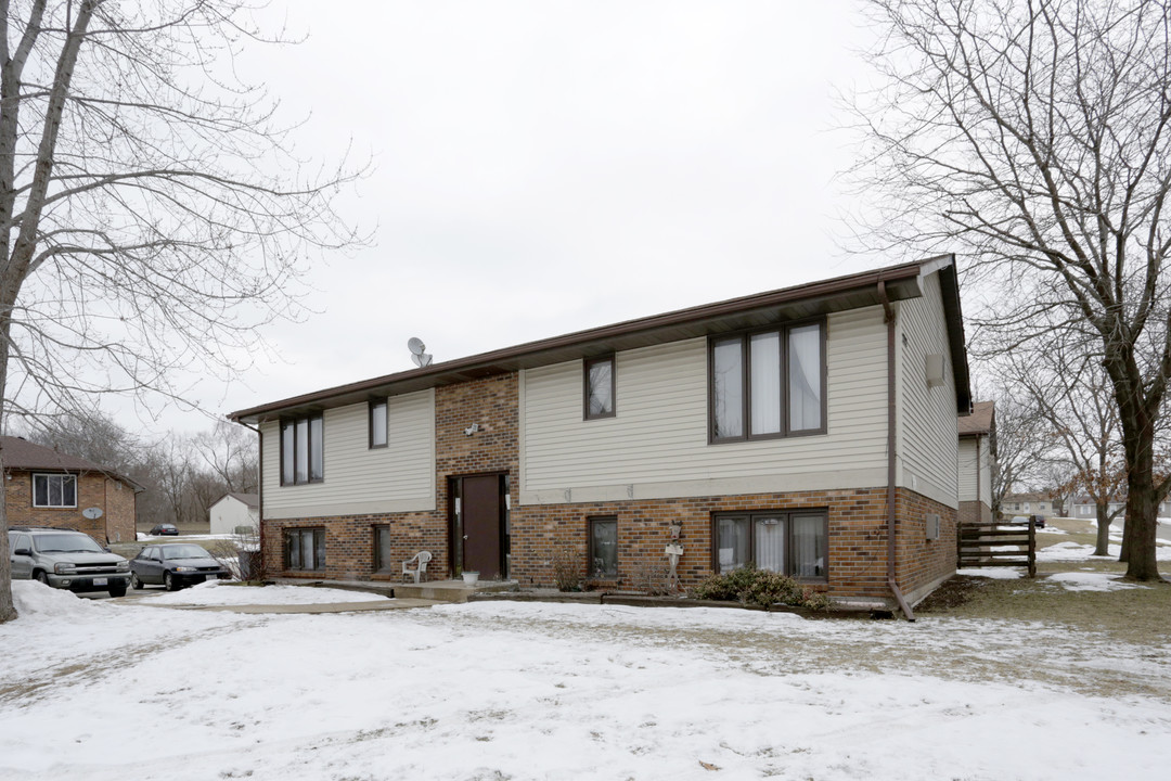 2816 Rudeen Close in Rockford, IL - Foto de edificio