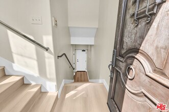 3833 Huron Ave in Culver City, CA - Building Photo - Building Photo