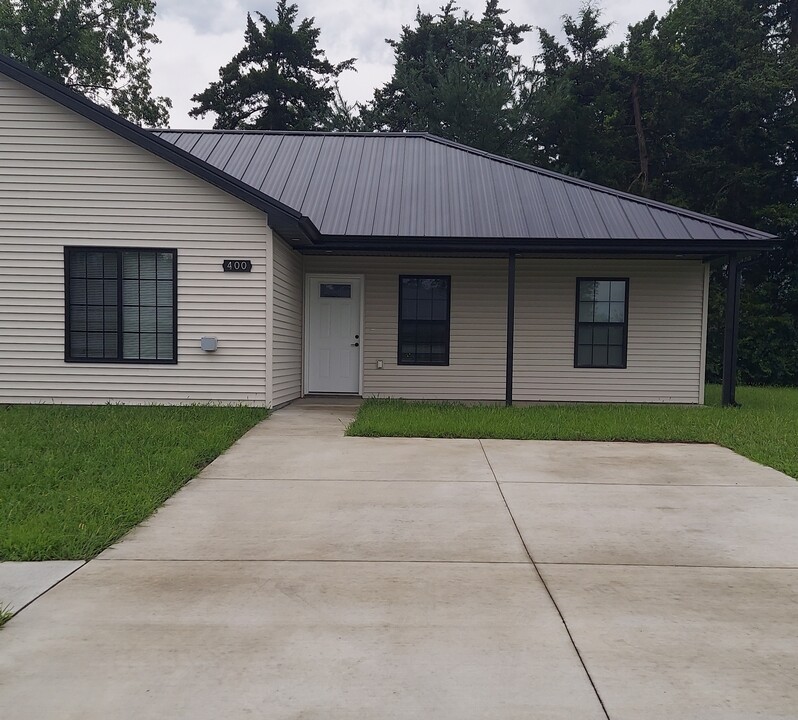400 Eagle St in Moberly, MO - Building Photo