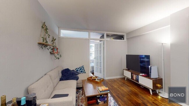 340 E 58th St in New York, NY - Building Photo - Building Photo