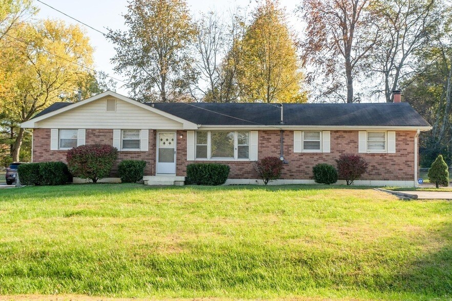106 Bluewater Dr in Hendersonville, TN - Building Photo