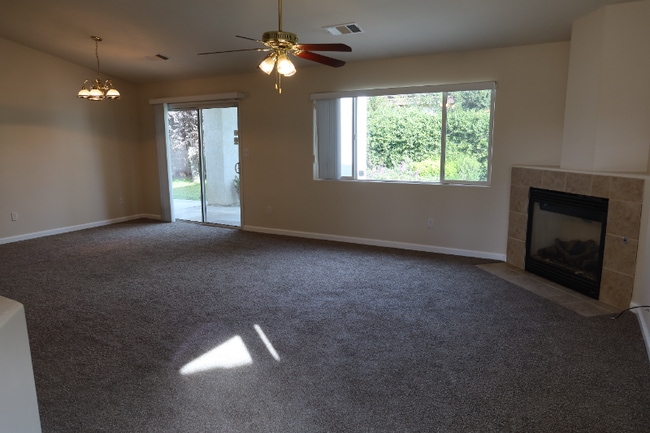 10100 Grand View Summit Dr in Bakersfield, CA - Building Photo - Building Photo