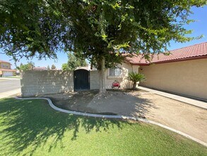 4412 Cyclone Dr in Bakersfield, CA - Building Photo - Building Photo