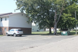 Elmwood Apartments in Boonville, IN - Foto de edificio - Building Photo
