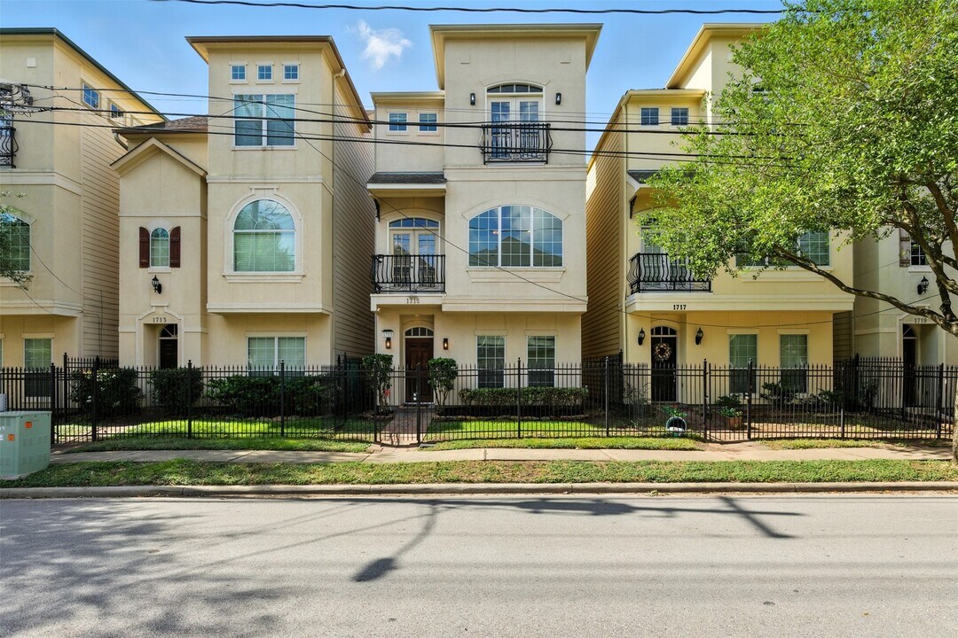 1715 Spring St in Houston, TX - Building Photo