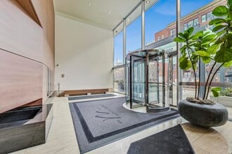 500 W Superior St in Chicago, IL - Building Photo - Building Photo