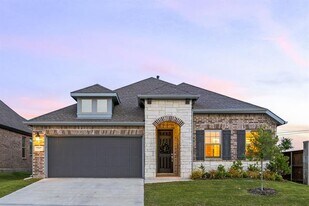 2102 Clearwater Way in Royse City, TX - Building Photo