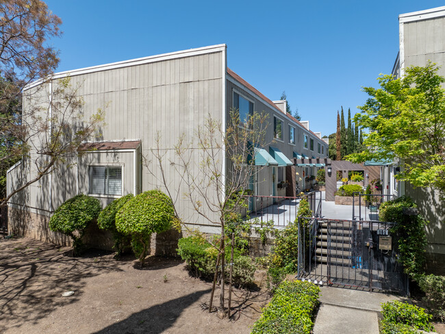 165 Okeefe St in Menlo Park, CA - Foto de edificio - Building Photo