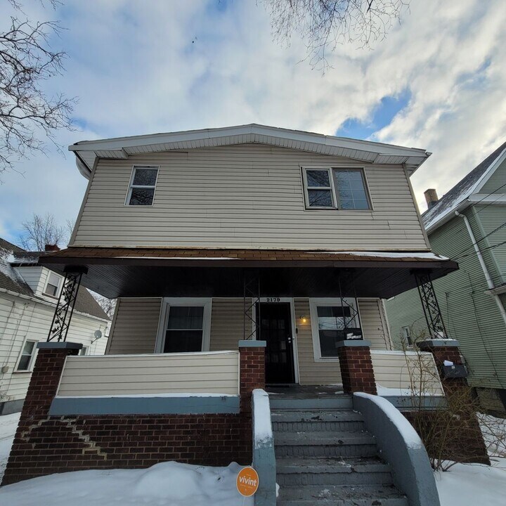 2179 W 106th St in Cleveland, OH - Foto de edificio