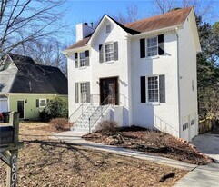4807 Shallow Farm Dr NE in Kennesaw, GA - Building Photo