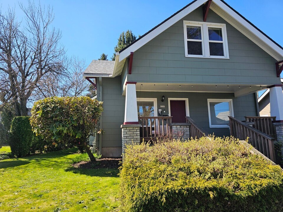 4249 SE 9th Ave in Portland, OR - Building Photo