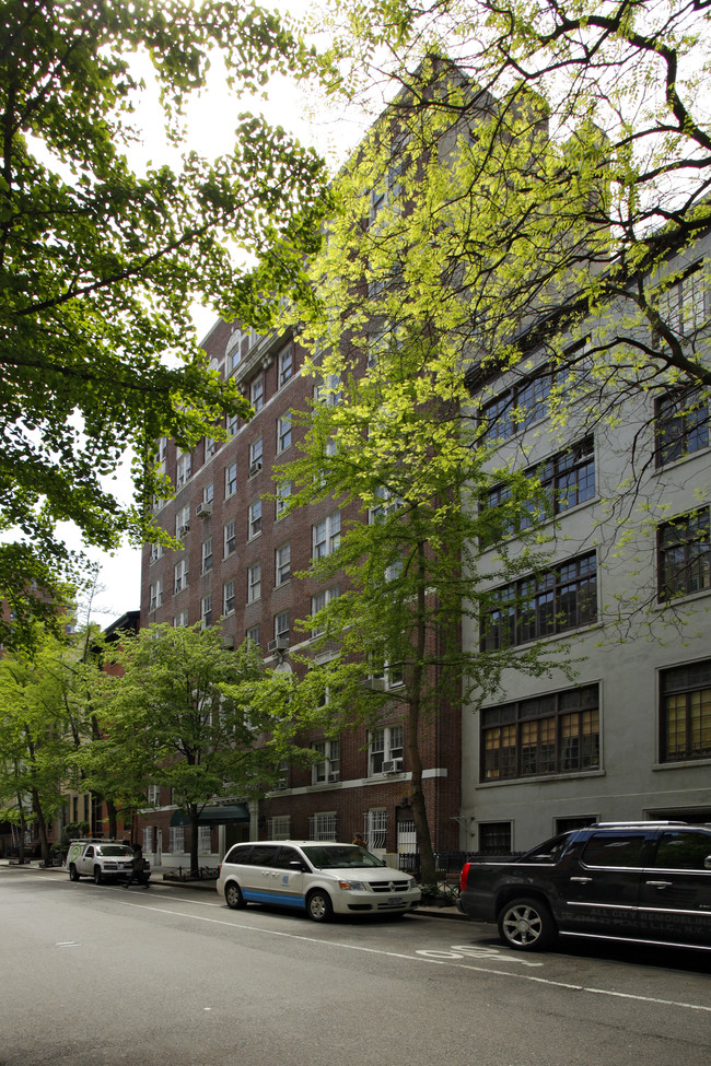 24 W 9th St in New York, NY - Foto de edificio - Building Photo