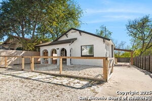810 Dakota St in San Antonio, TX - Building Photo - Building Photo