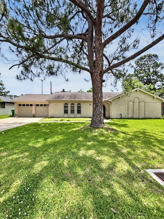 7206 Maple Ln in Baytown, TX - Building Photo