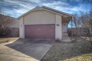 1712 W 57th Pl in Tulsa, OK - Building Photo