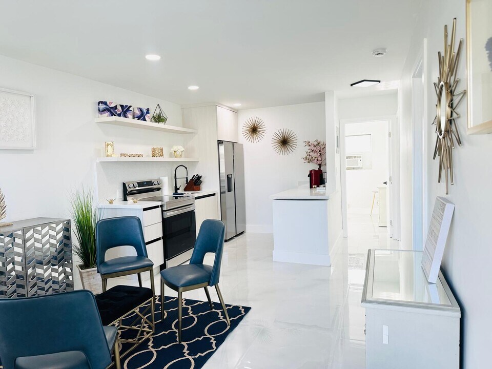 2316 Freedom St in Hollywood, FL - Building Photo