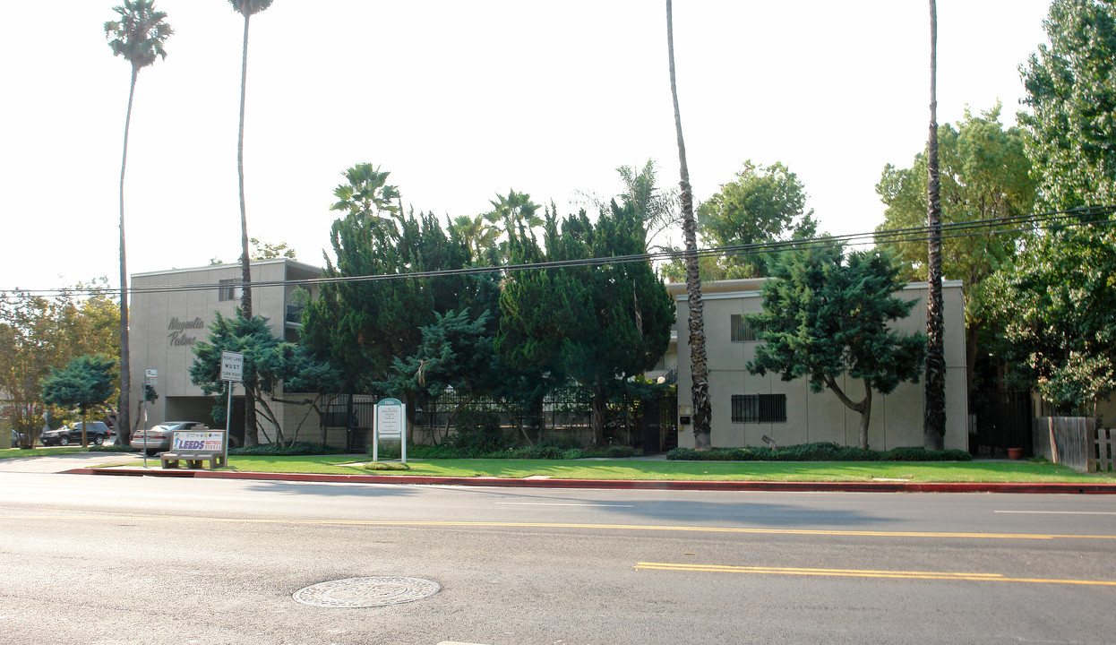 Magnolia Palms Apartments in Van Nuys, CA - Building Photo