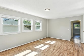 6612 Charles St in Omaha, NE - Foto de edificio - Building Photo