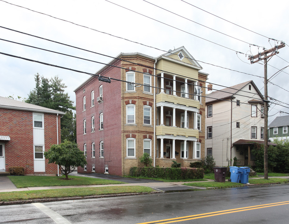 497 Burritt St in New Britain, CT - Building Photo