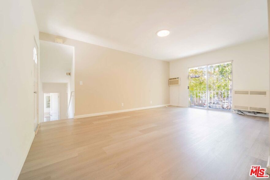 1323 N Olive Dr, Unit 25C in West Hollywood, CA - Building Photo