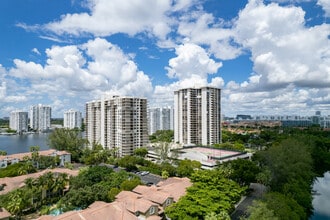 Tower at Biscayne Cove in Aventura, FL - Foto de edificio - Building Photo