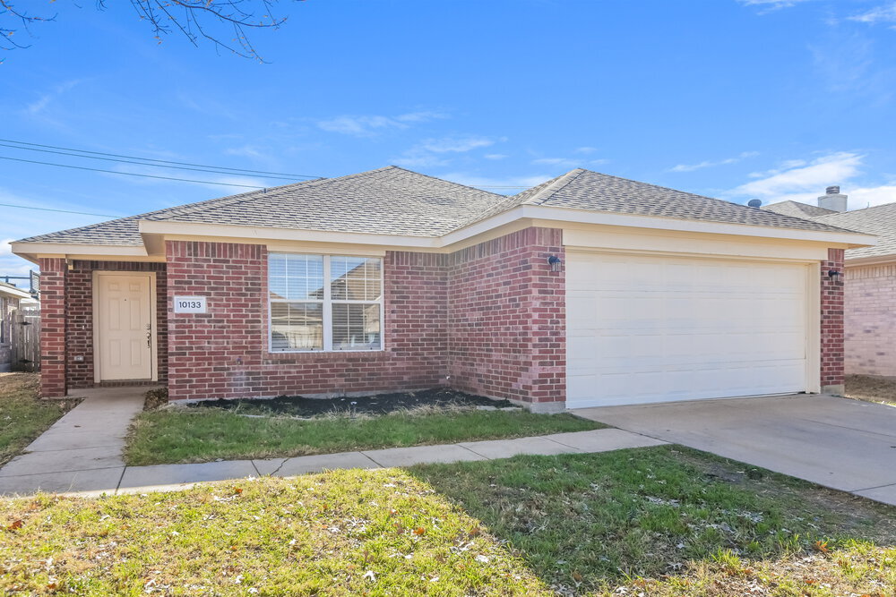 10133 Chapel Oak Trail in Fort Worth, TX - Building Photo