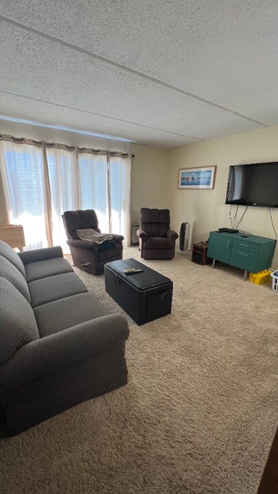 2700 N Shore Dr in Clear Lake, IA - Building Photo