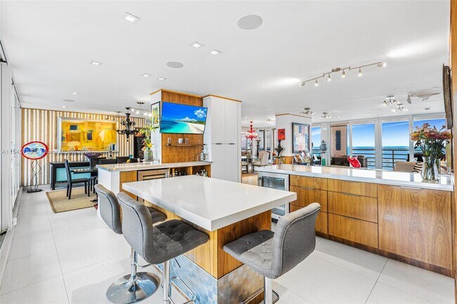 1541 Brickell Ave in Miami, FL - Building Photo - Building Photo
