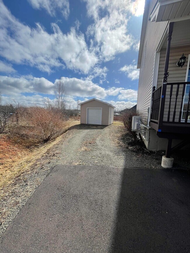 3 Salem Ct in Moncton, NB - Building Photo - Building Photo