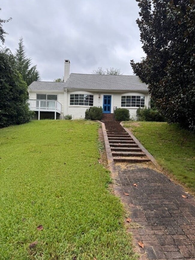 property at 925 Brentwood Dr