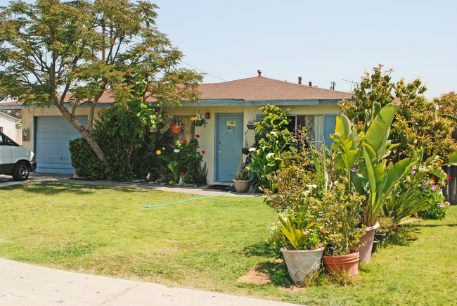 1980 Wallace Ave in Costa Mesa, CA - Building Photo - Building Photo