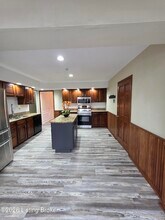 8802 Nottingham Pkwy in Louisville, KY - Building Photo - Building Photo